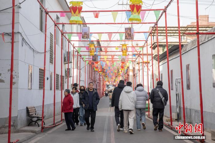 （新春走基层）山西高平：春节假期铁佛寺参观持续火热